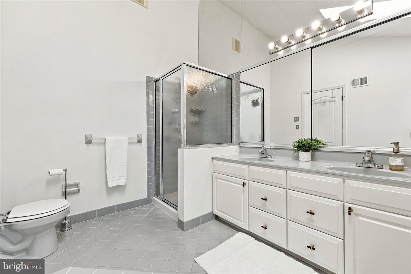 152 Canterbury Ln Property Photo 29