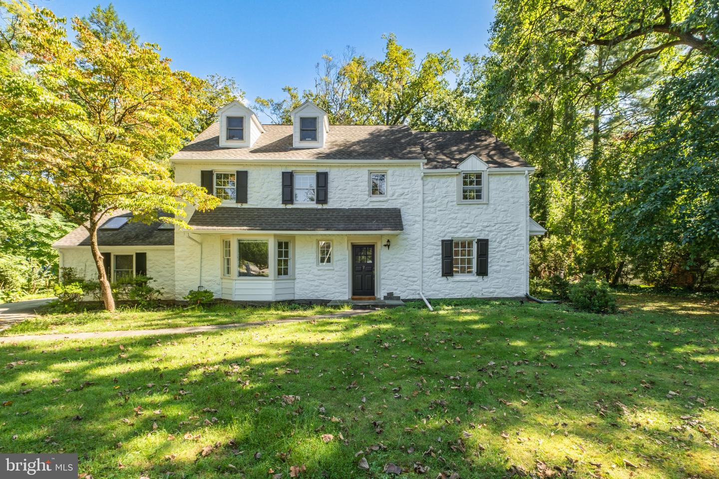 427 Cotswold Ln Property Photo 1