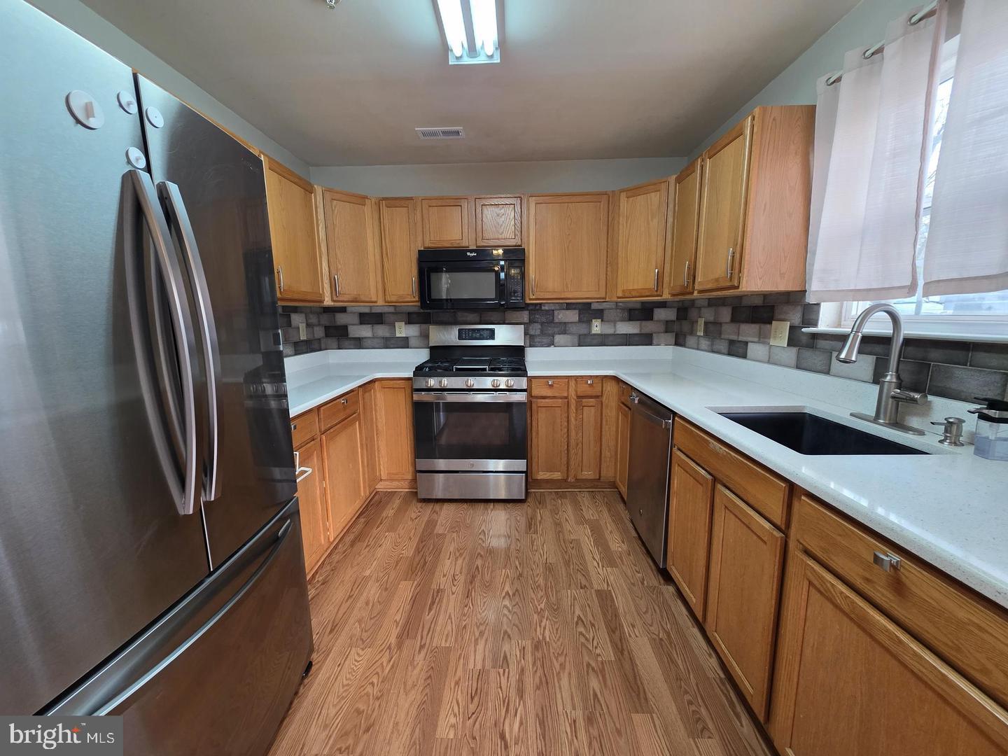 347 Glenn Rose Cir Property Photo 6