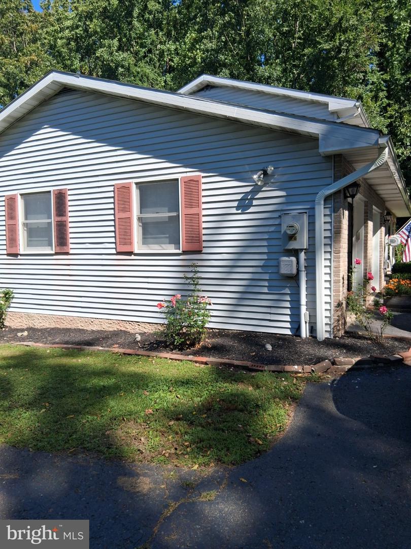 1005 Mill Hill Rd Property Photo 3