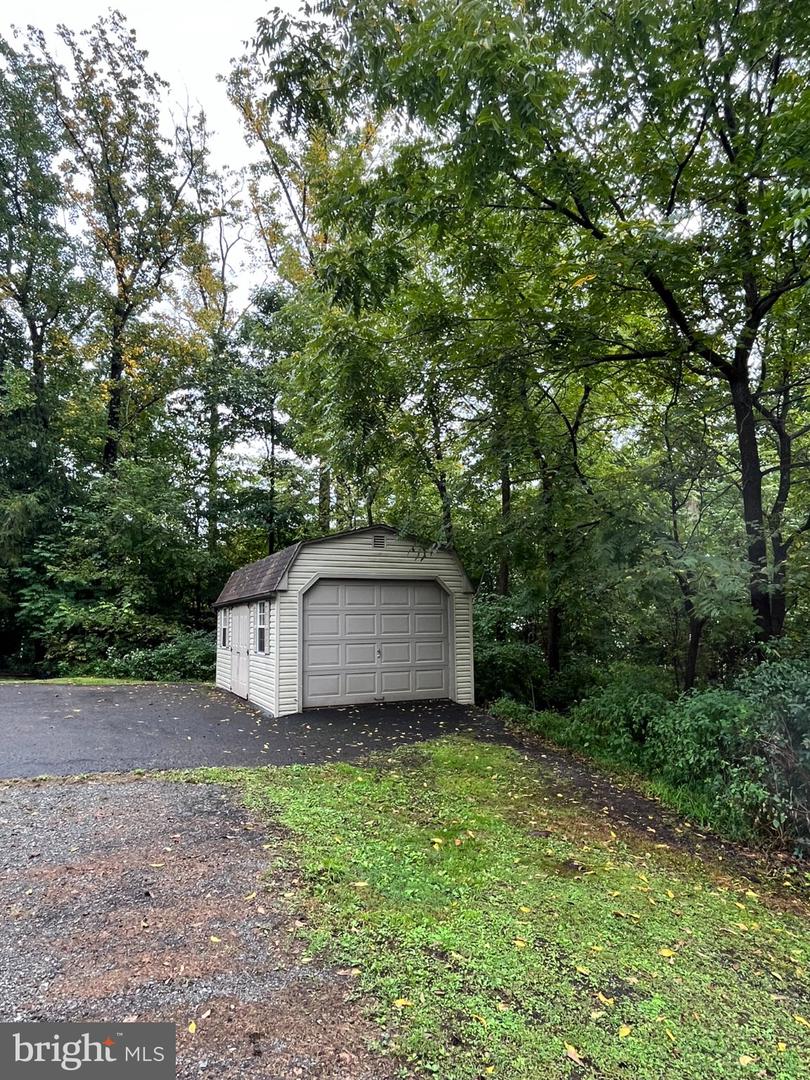 1005 Mill Hill Rd Property Photo 8