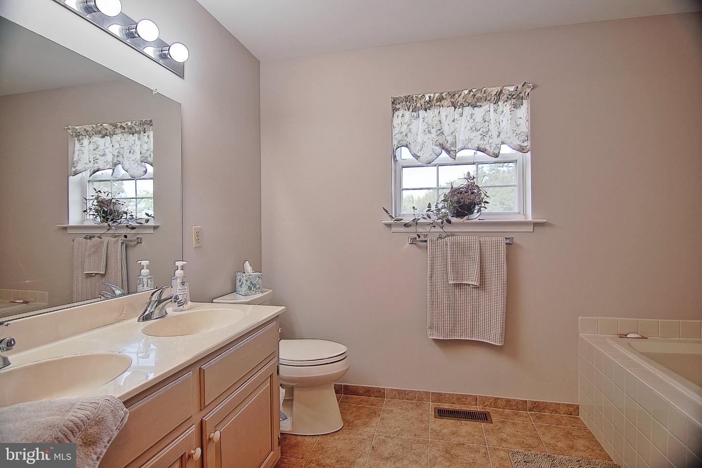 110 Willow Ln Property Photo 28