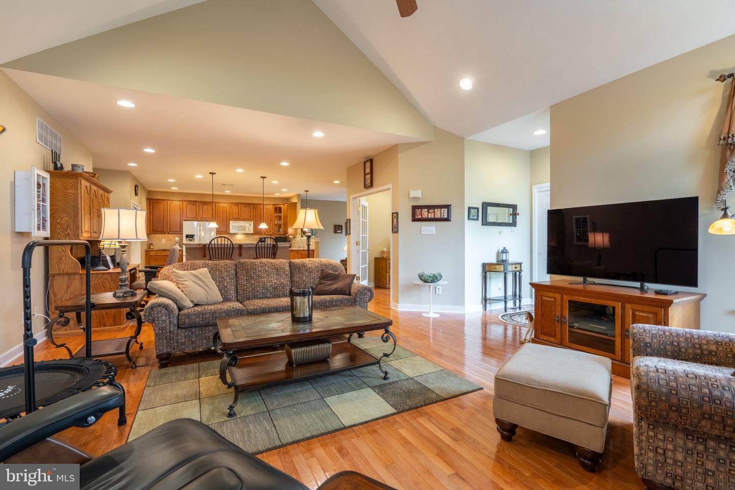 1075 Burgundy Cir Property Photo 11