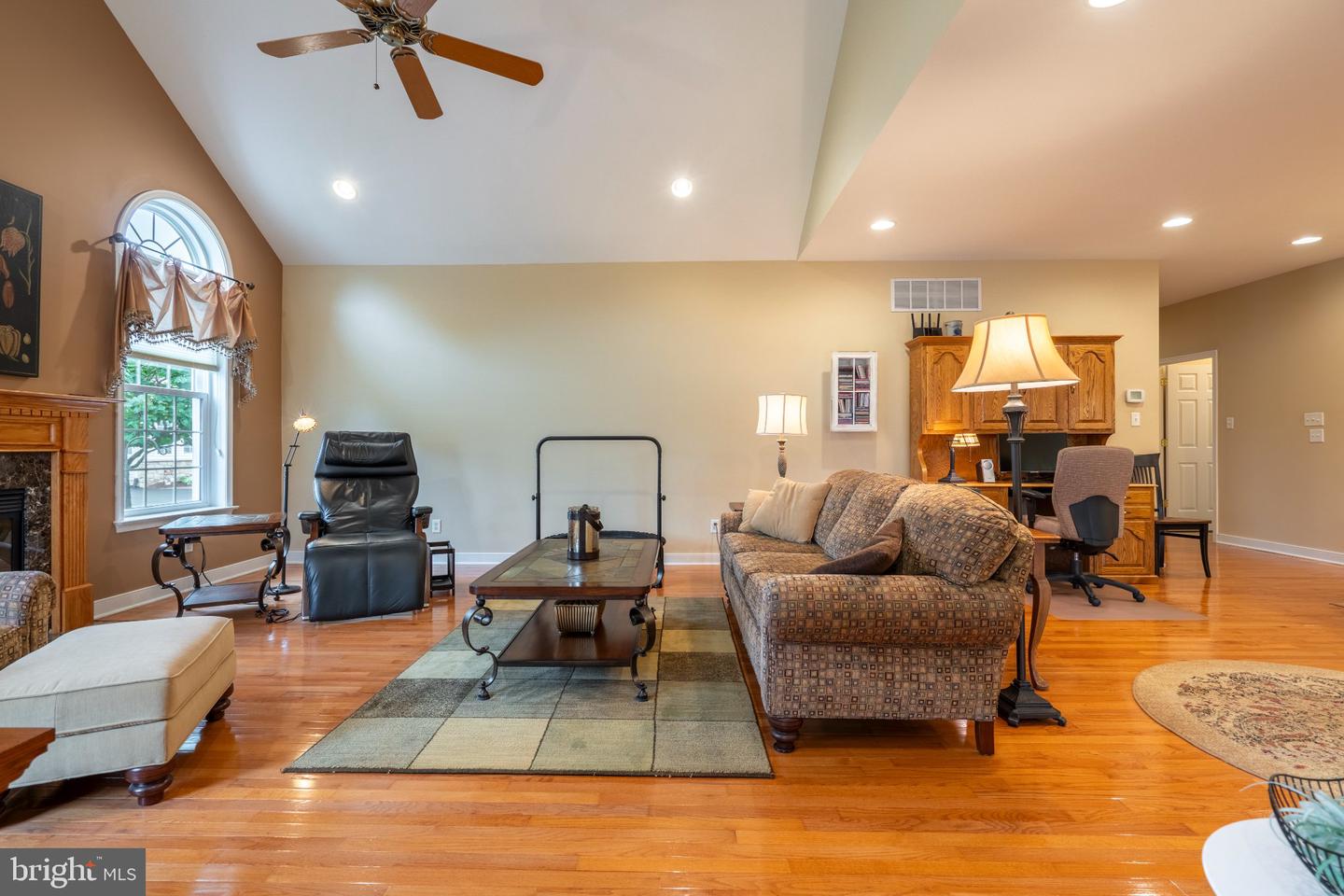 1075 Burgundy Cir Property Photo 12