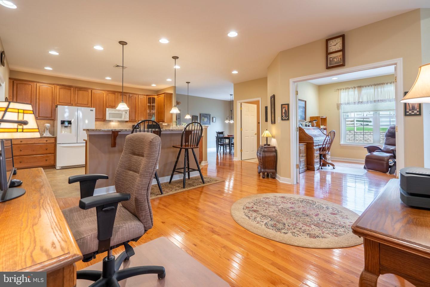 1075 Burgundy Cir Property Photo 15