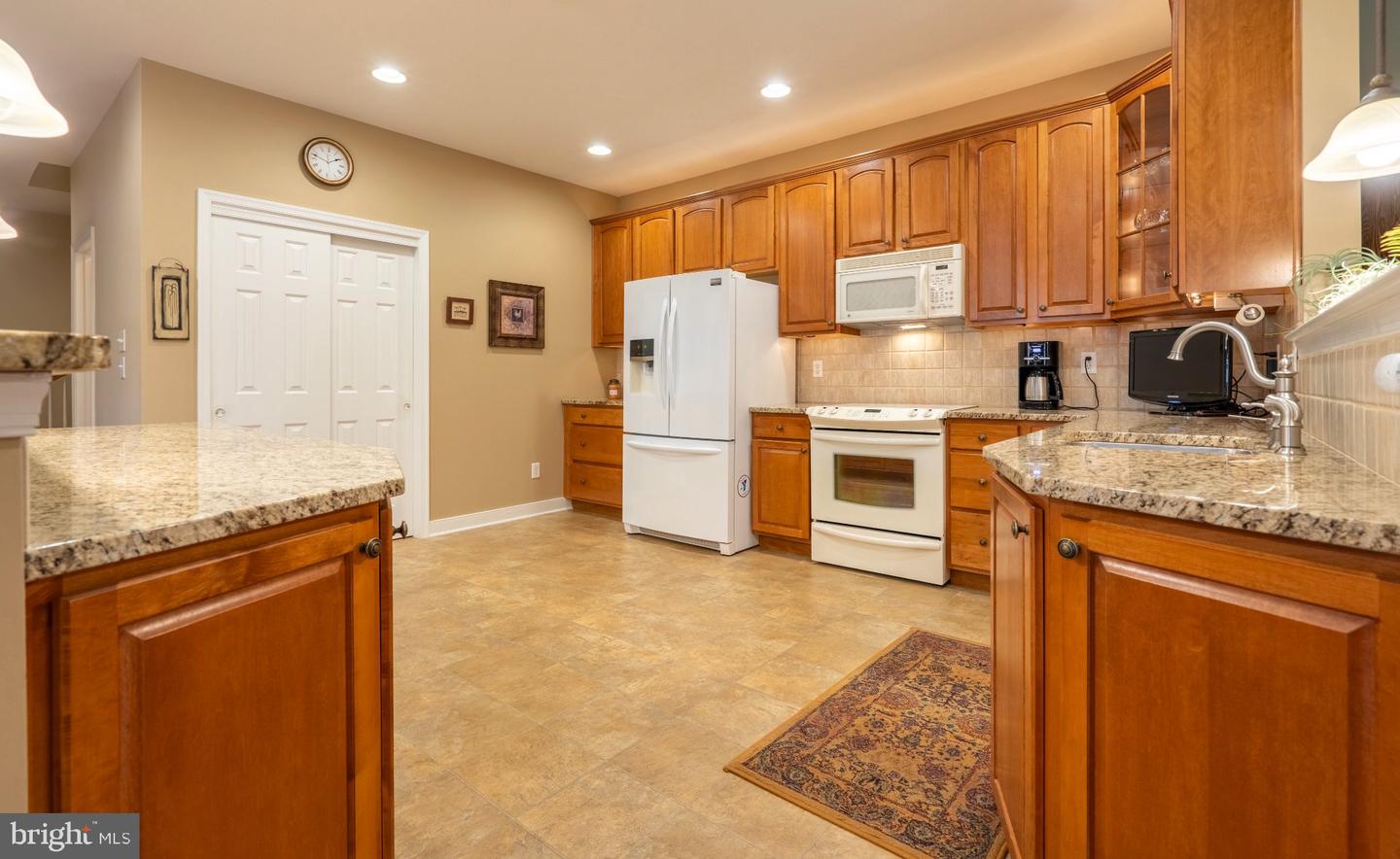1075 Burgundy Cir Property Photo 22