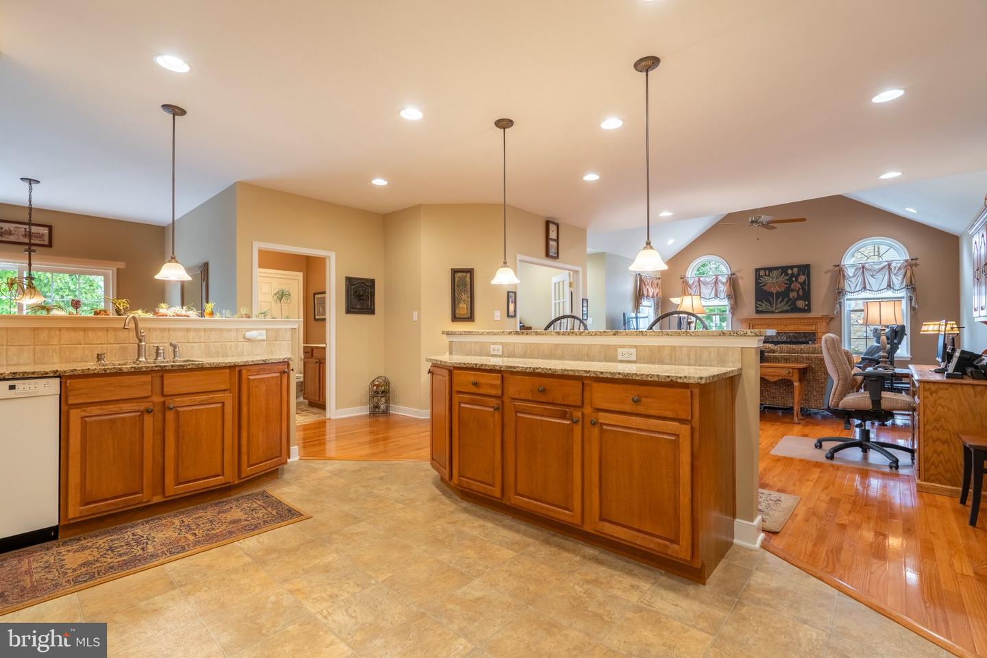 1075 Burgundy Cir Property Photo 24