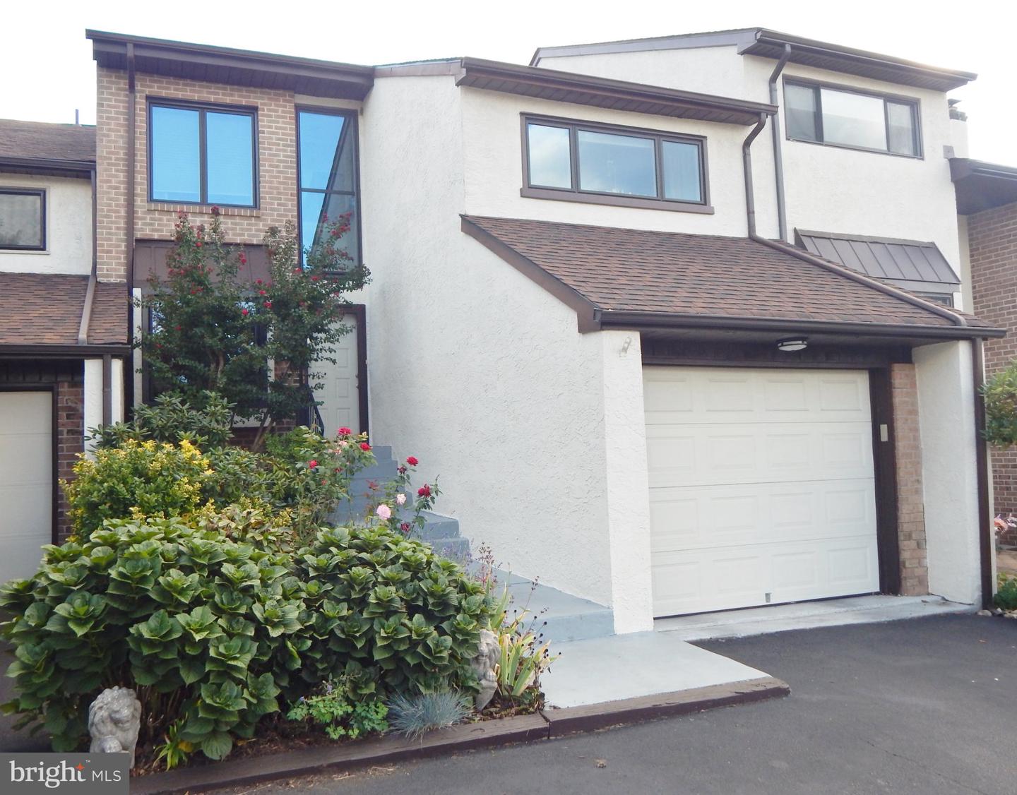 2802 Jefferson Ct # Property Photo 1