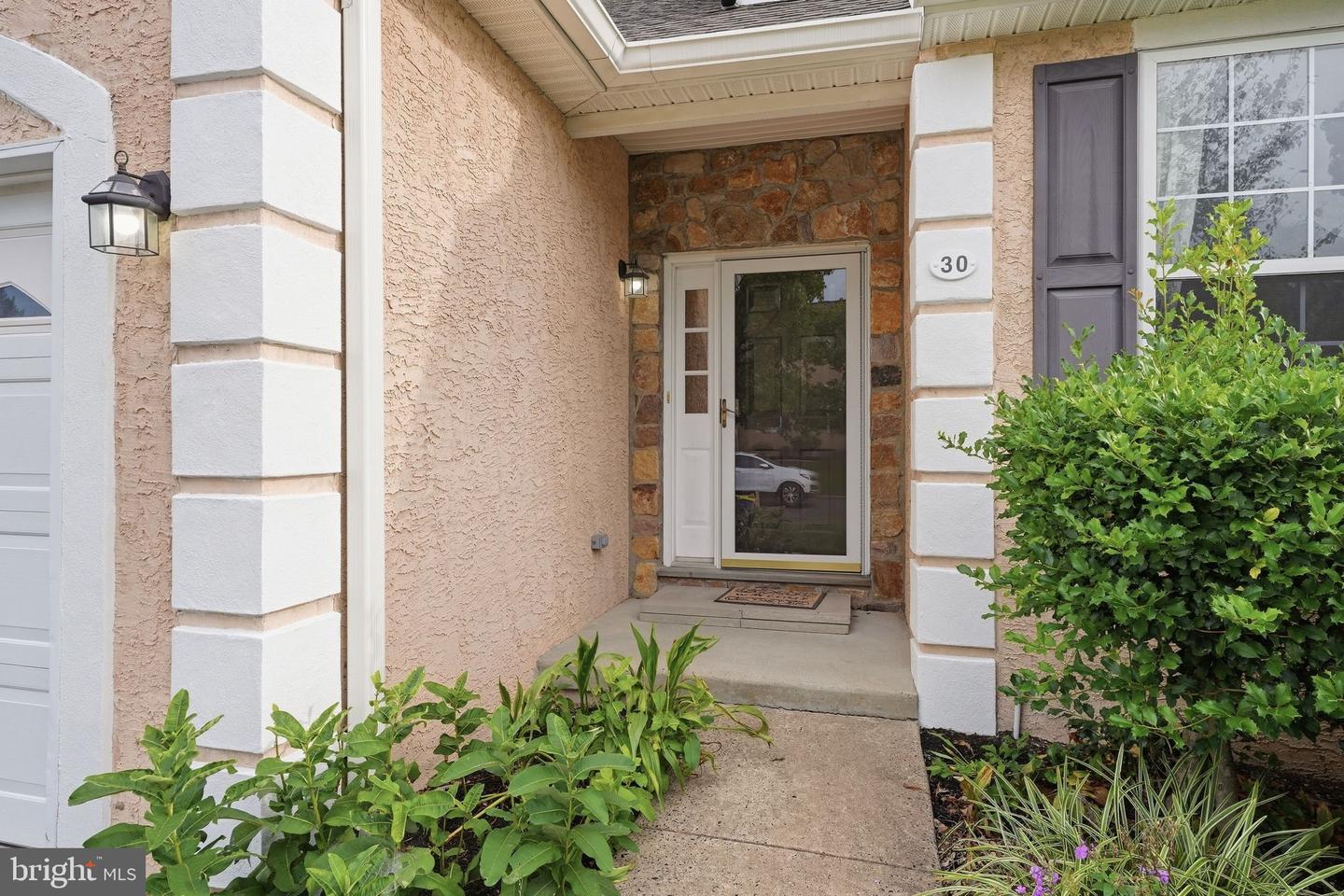 30 Wheatsheaf Ln Property Photo 2