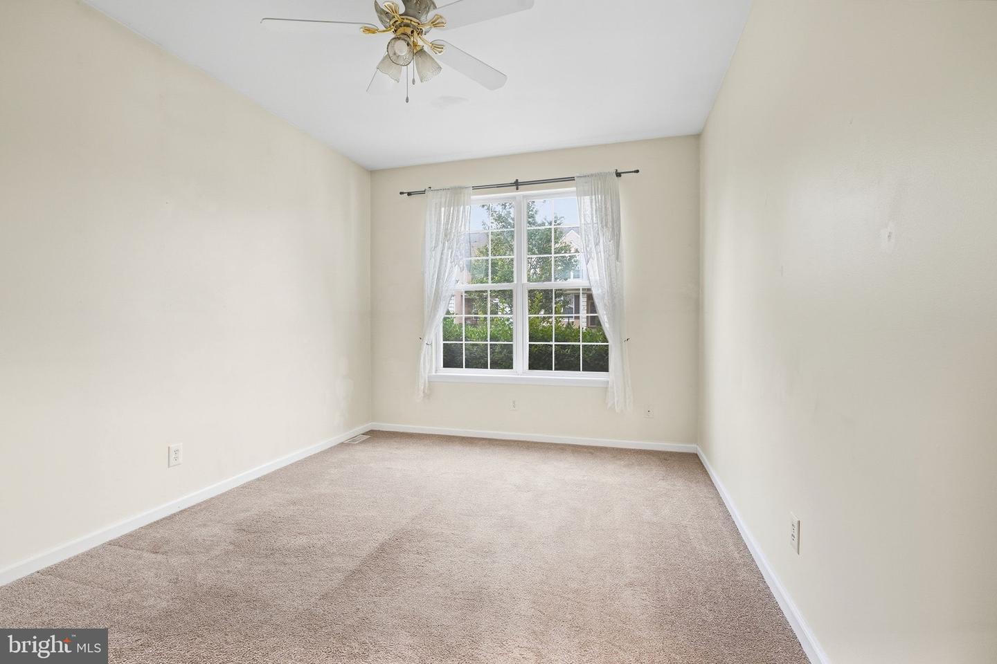 30 Wheatsheaf Ln Property Photo 4