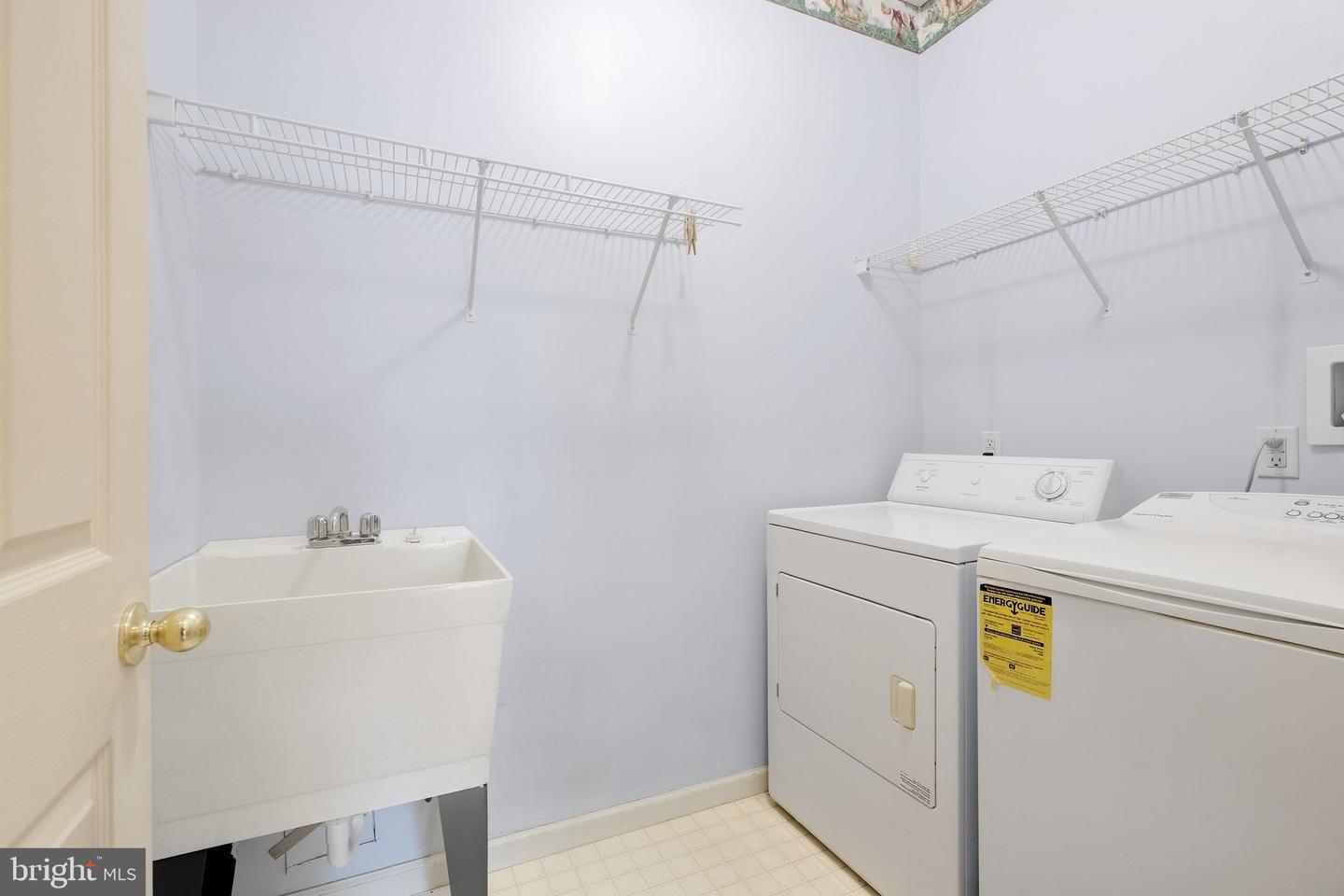 30 Wheatsheaf Ln Property Photo 6