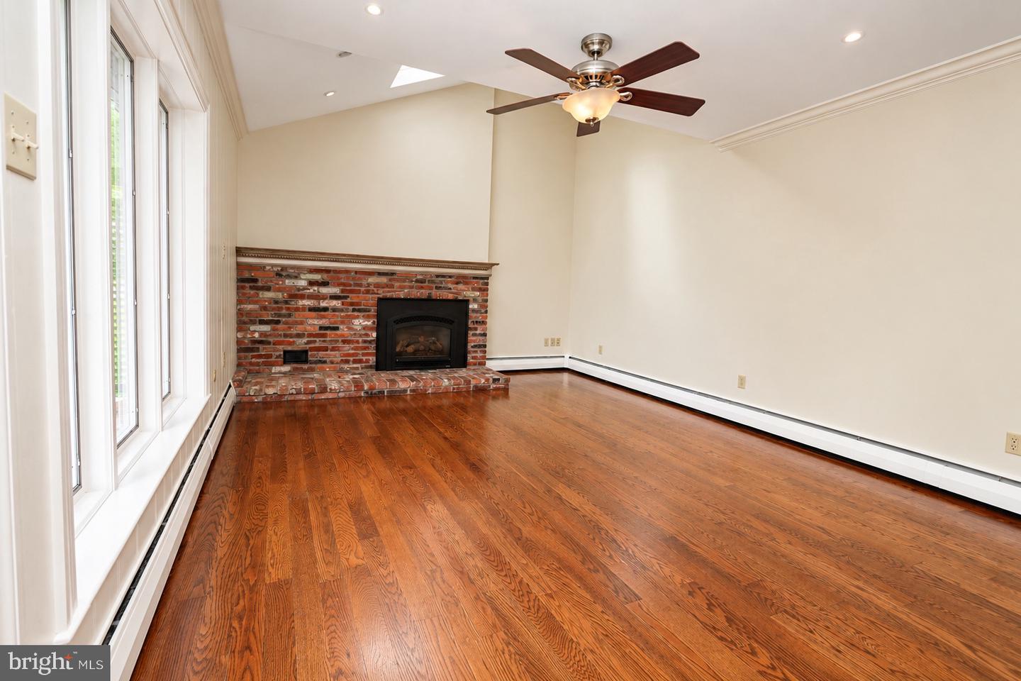 3016 Brambling Ln Property Photo 10