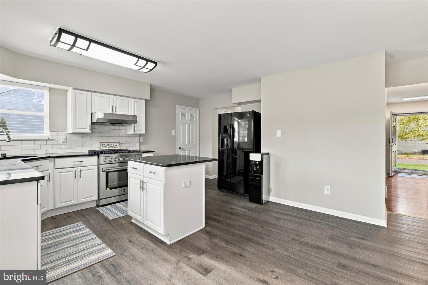 109 Shelburne Dr Property Photo 8