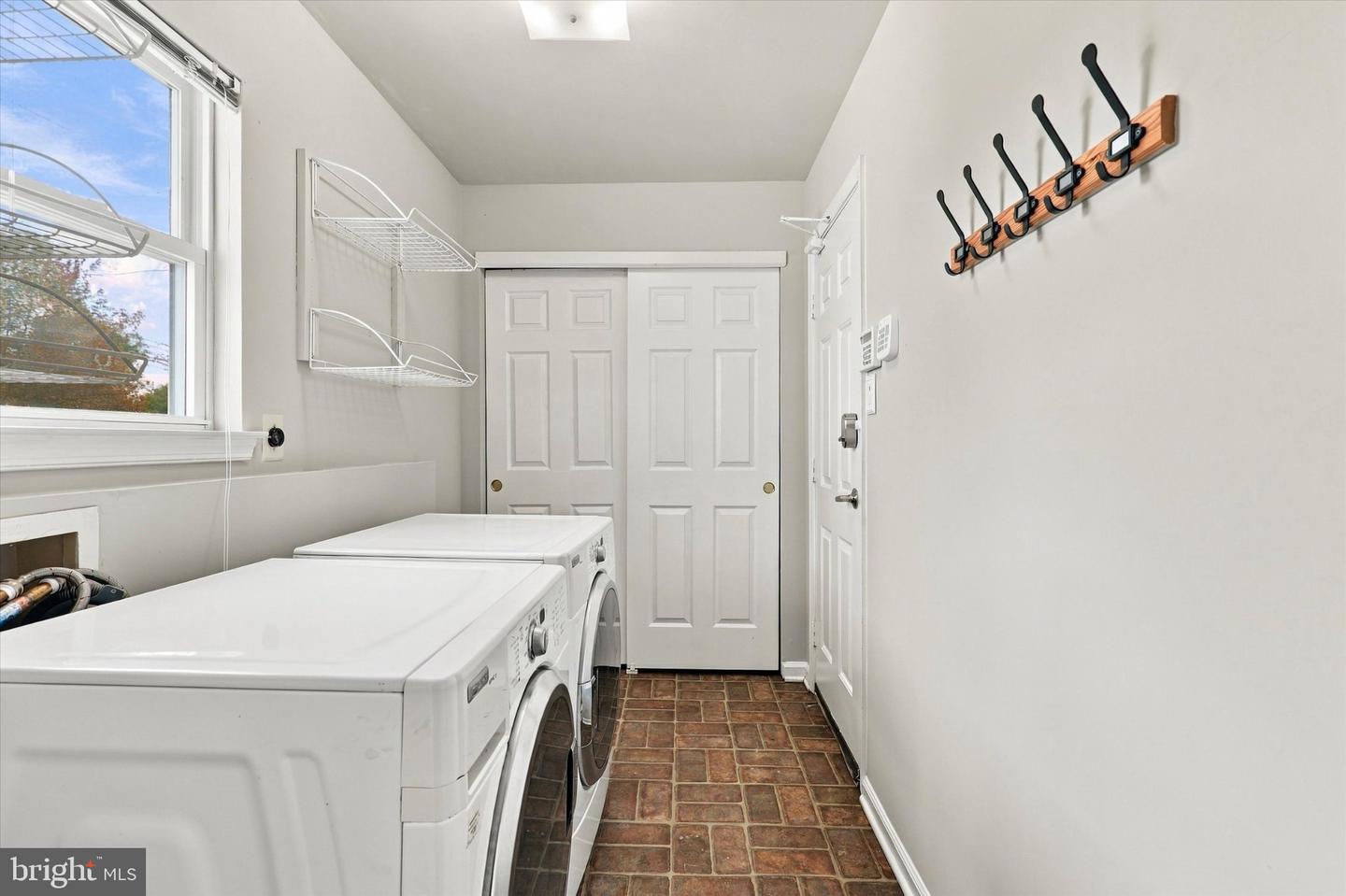 109 Shelburne Dr Property Photo 12