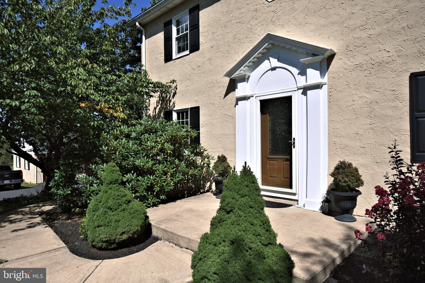 204 Neiffer Rd Property Photo 2