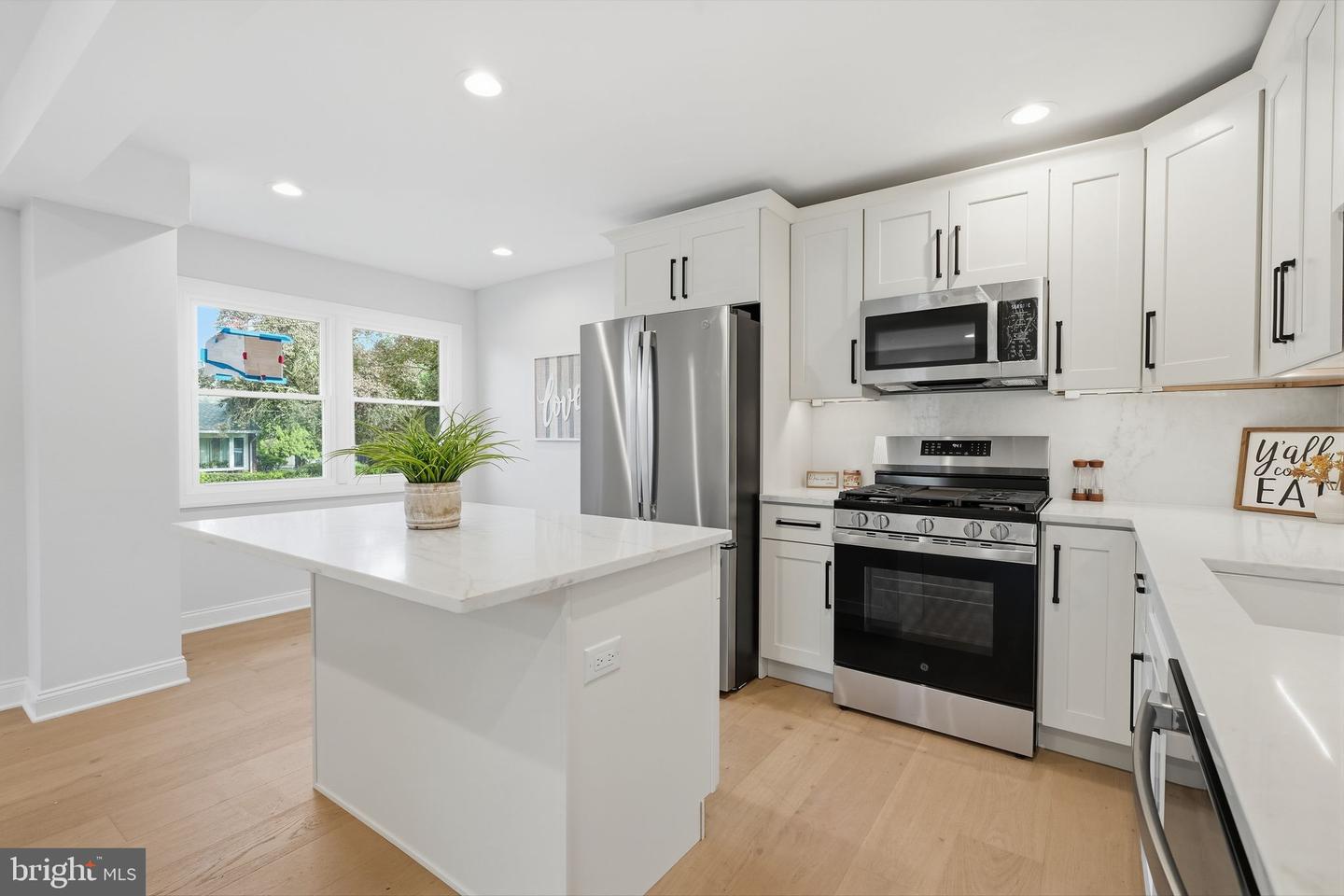 1589 Edgewood Ave Property Photo 1