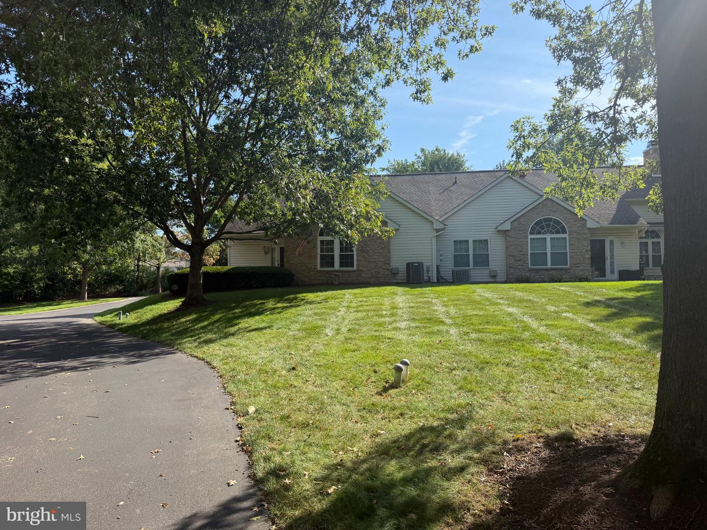 120 Cotswold Ct Property Photo 1