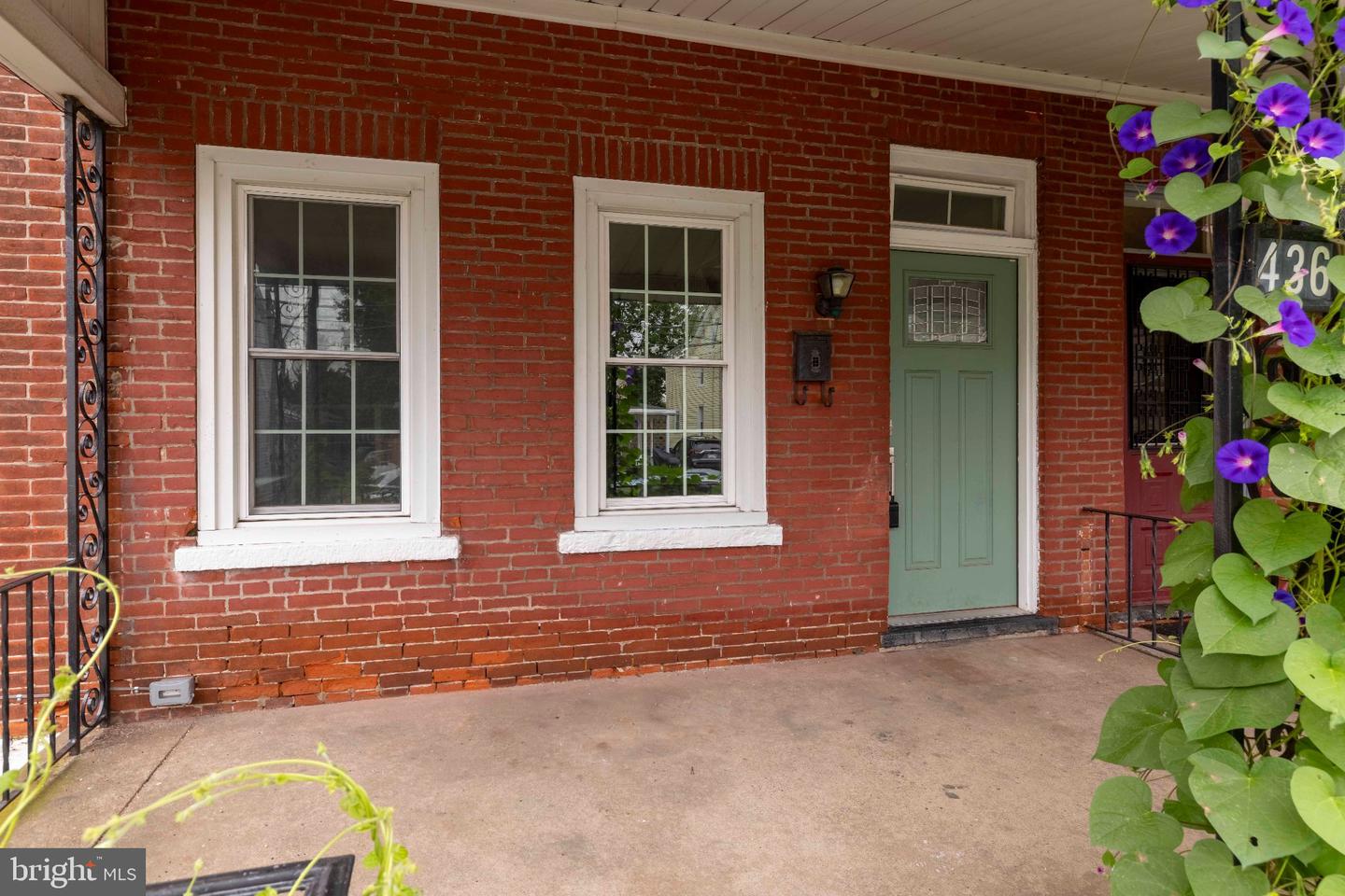 436 Maple St Property Photo 3