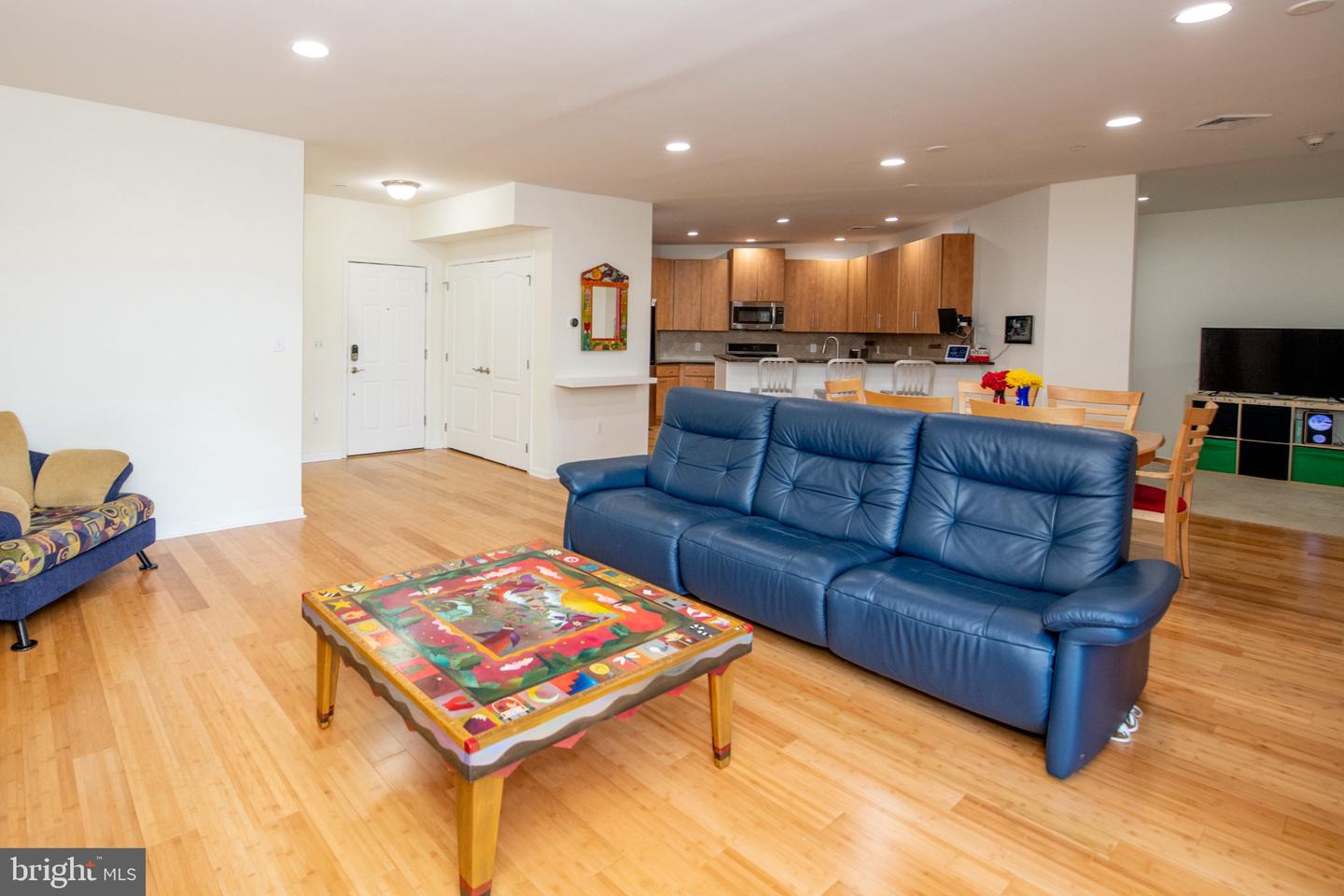 366 Carson Ter Property Photo 3