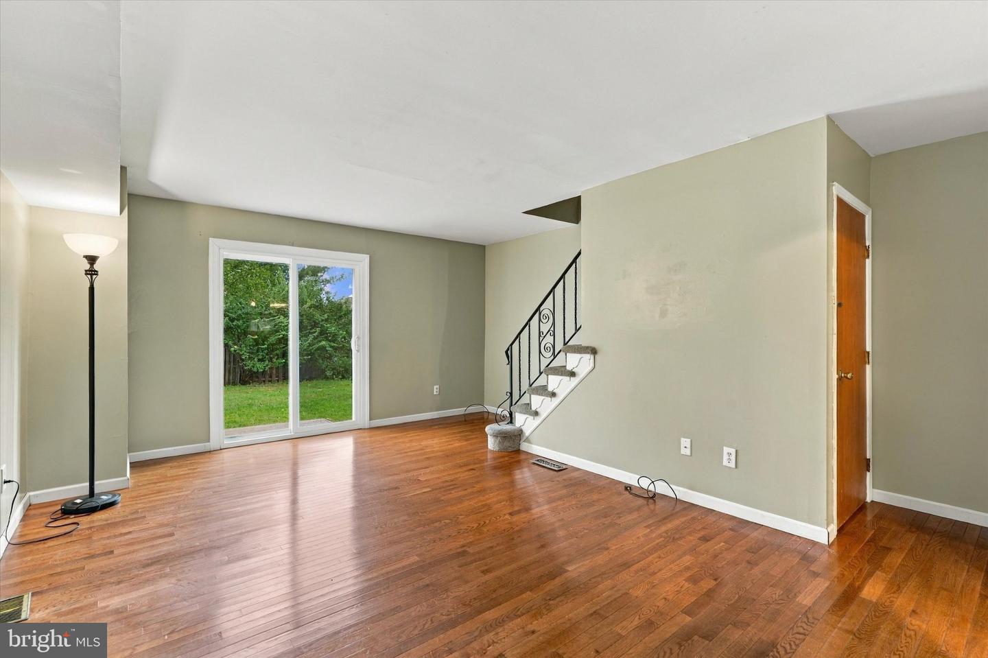 631 Village Ln Property Photo 7