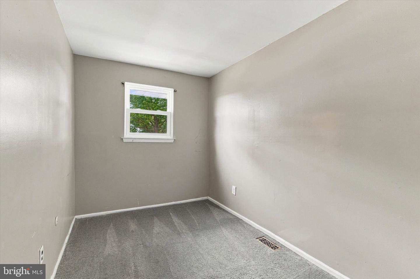 631 Village Ln Property Photo 11