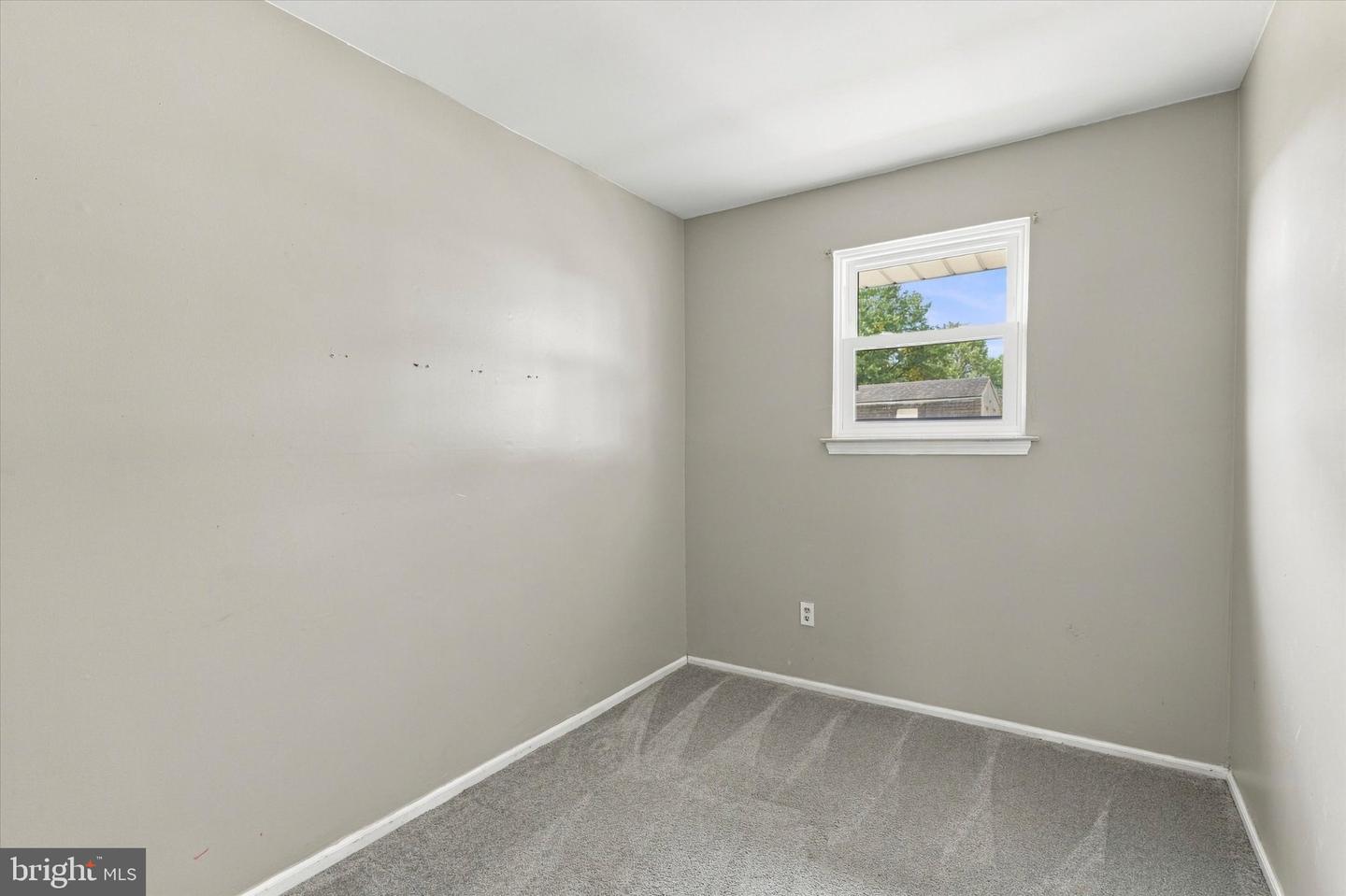 631 Village Ln Property Photo 12