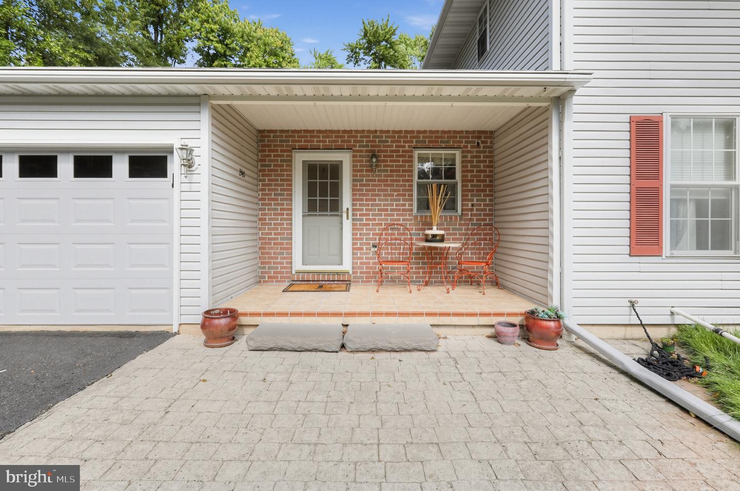 240 Park Ave Property Photo 3