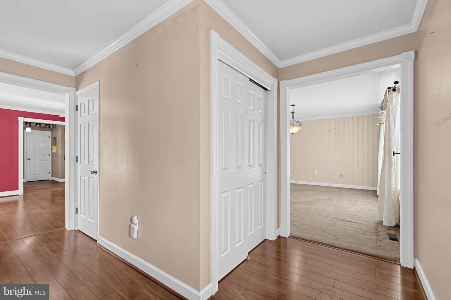 240 Park Ave Property Photo 6
