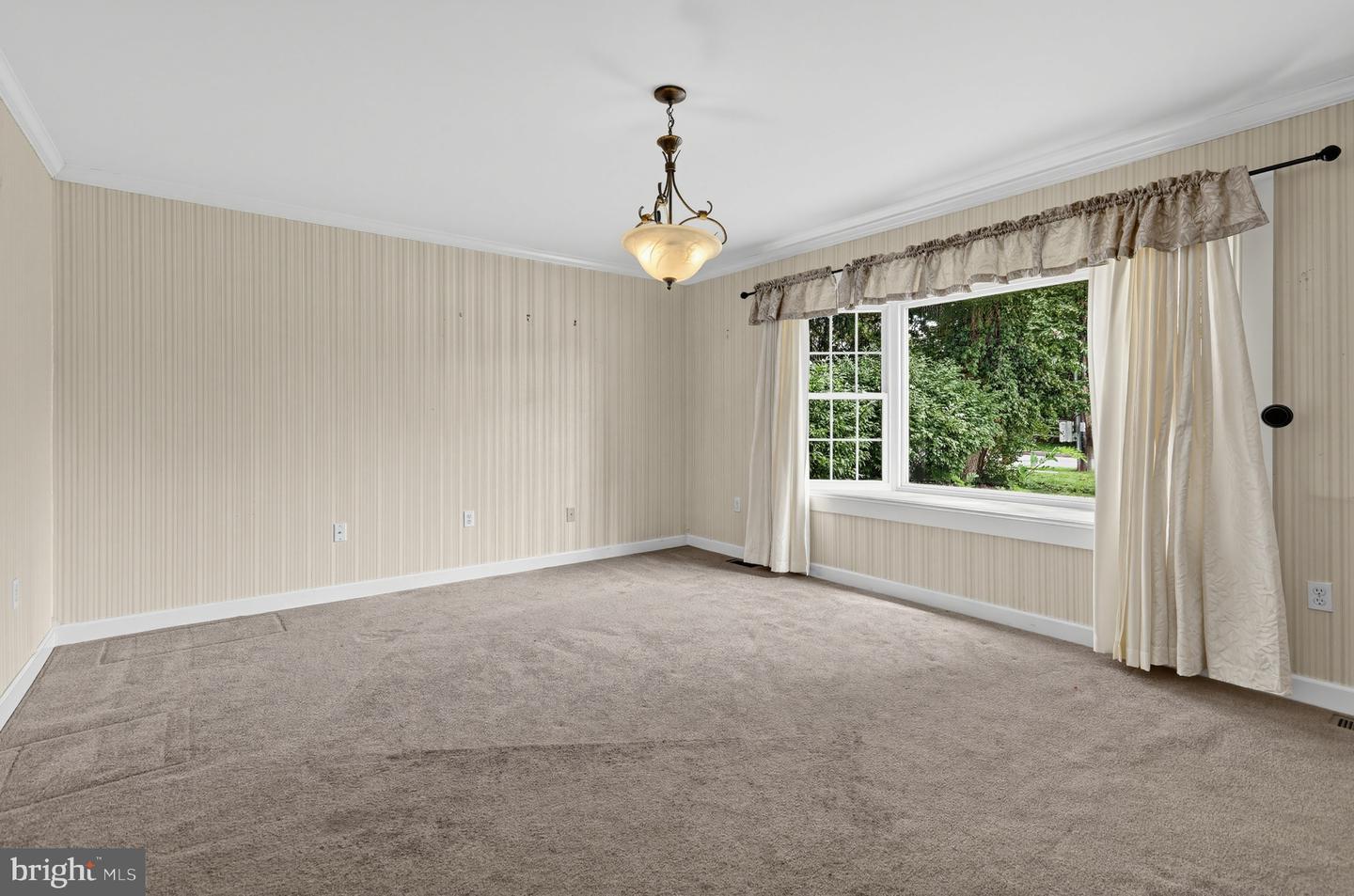 240 Park Ave Property Photo 9