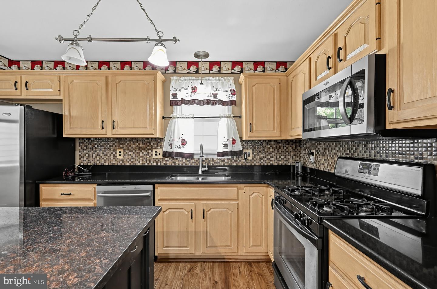 240 Park Ave Property Photo 10