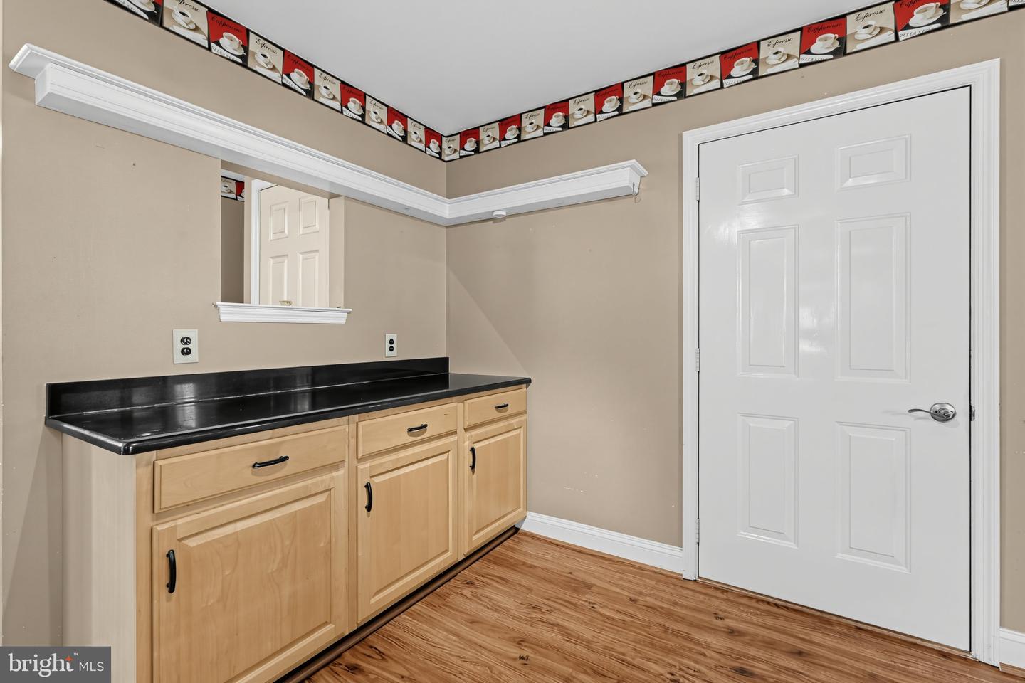 240 Park Ave Property Photo 18