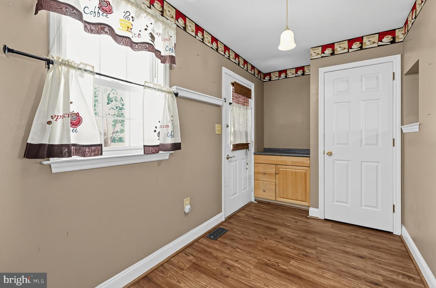 240 Park Ave Property Photo 20
