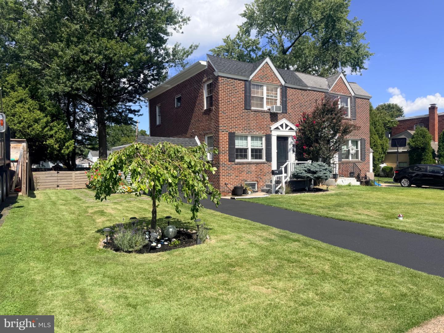 1051 Birch St # Property Photo 3