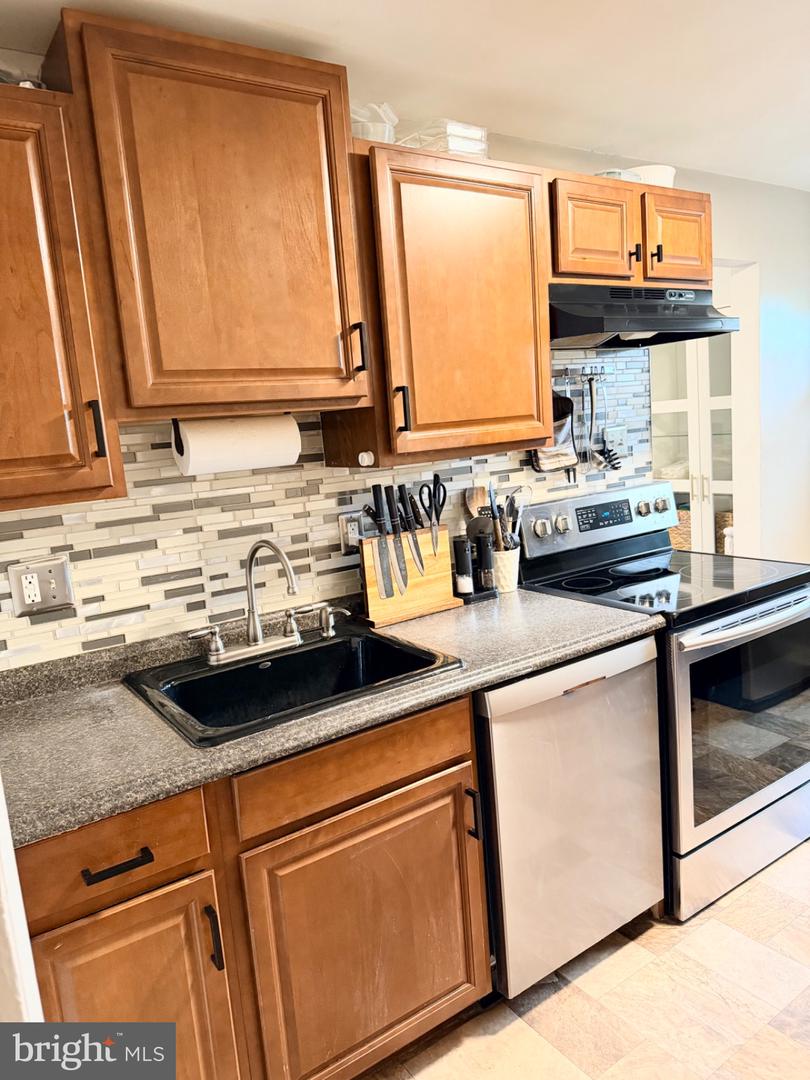 1051 Birch St # Property Photo 17