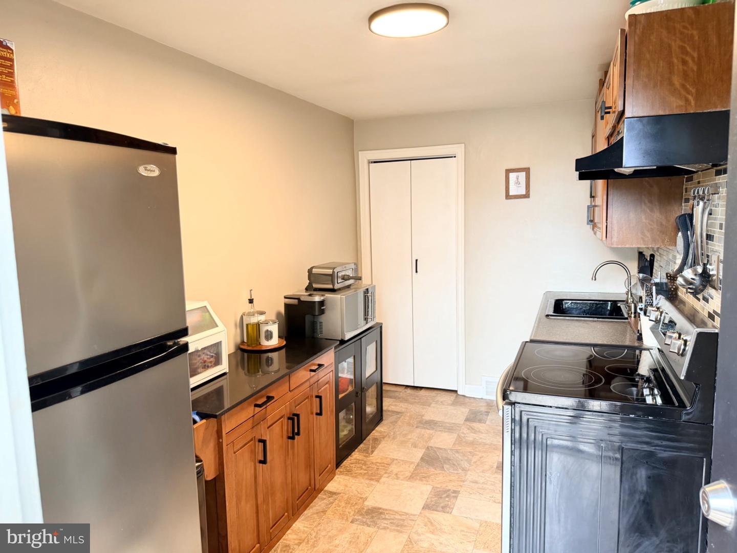 1051 Birch St # Property Photo 18