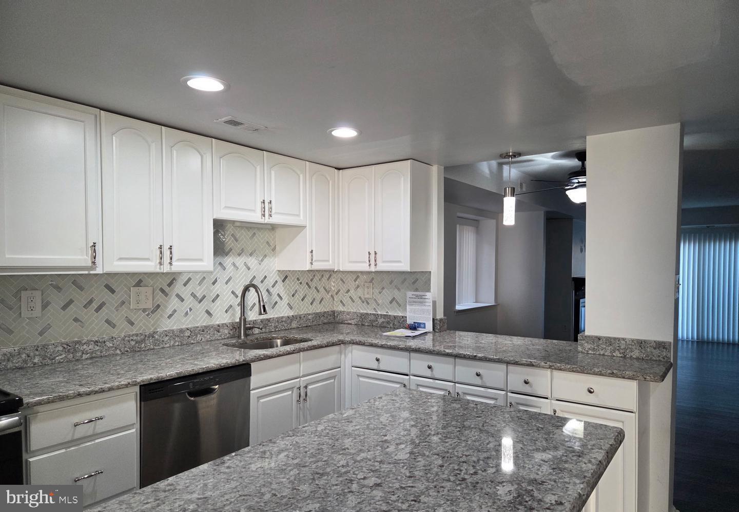 805 Stonybrook Dr #805 Property Photo 6