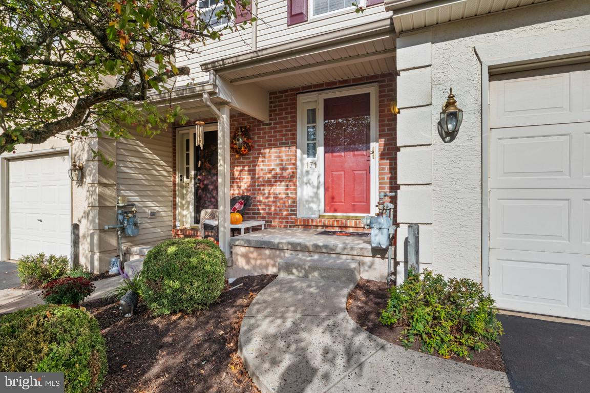 171 VERNON CT Property Photo 1