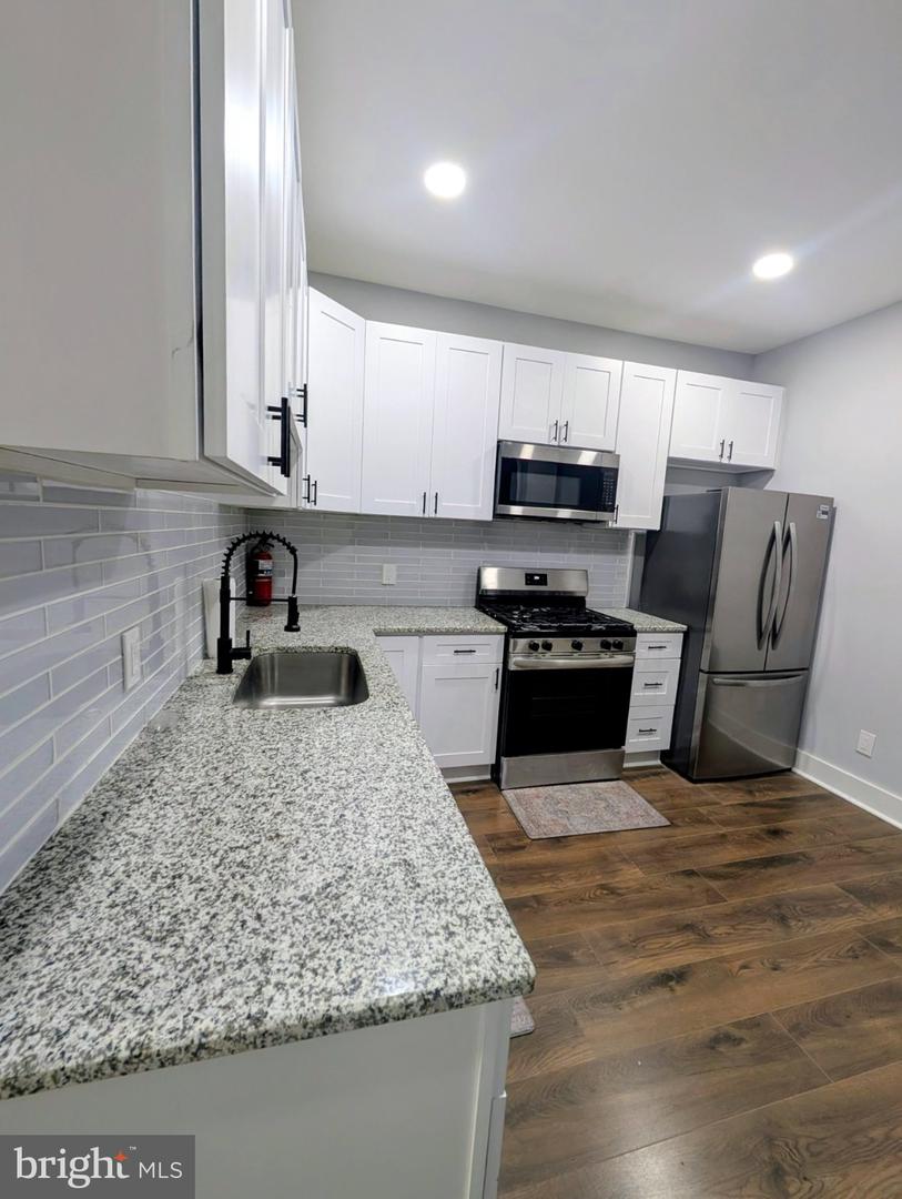 211 Chain St Property Photo 12