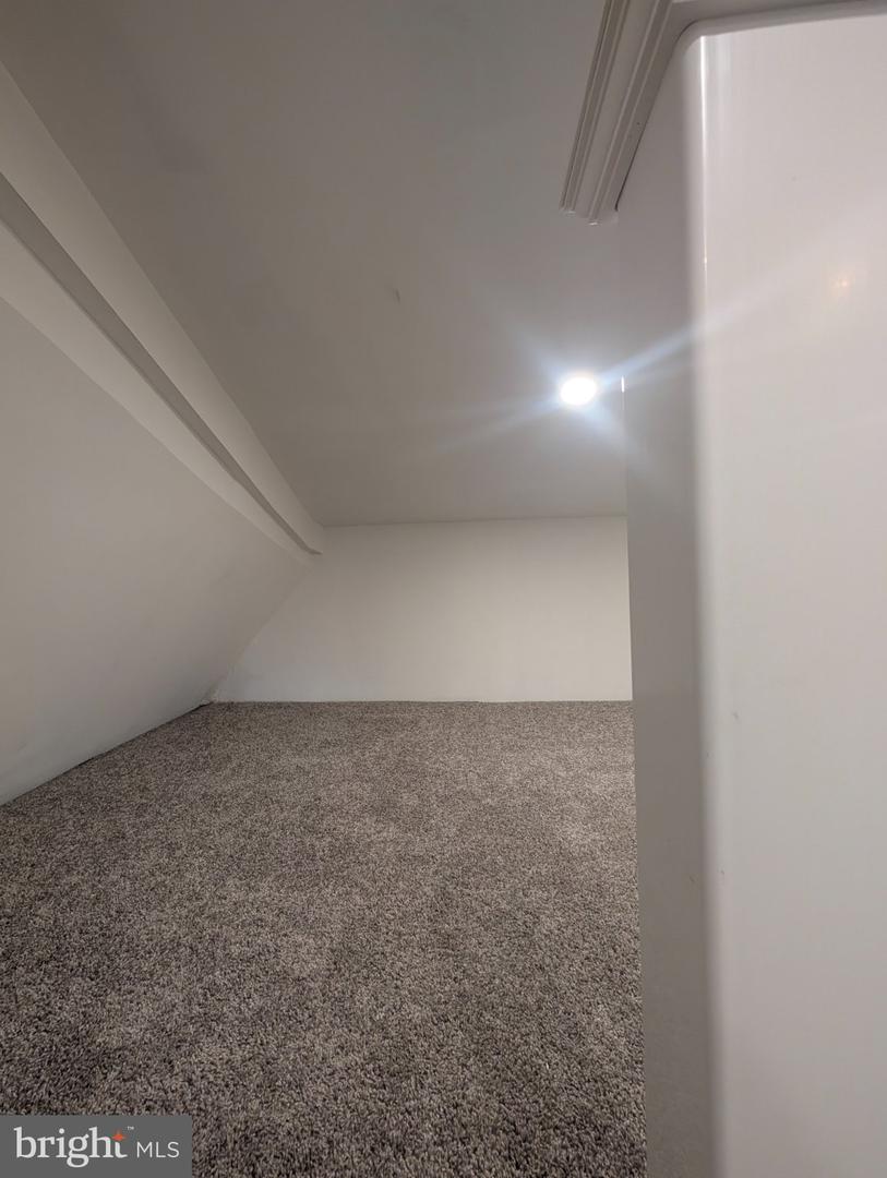 211 Chain St Property Photo 43