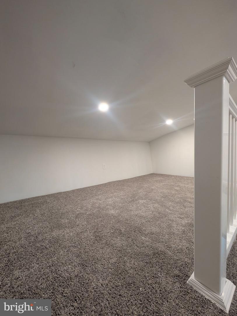 211 Chain St Property Photo 45