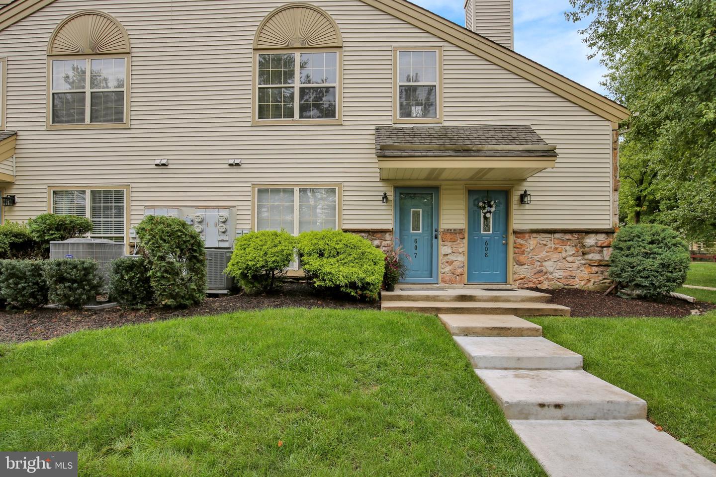 607 Foxcroft Cir #condo 607 Property Photo 1