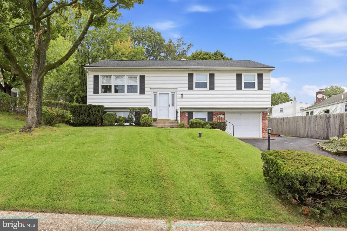 1701 N Gravers Rd Property Photo 1