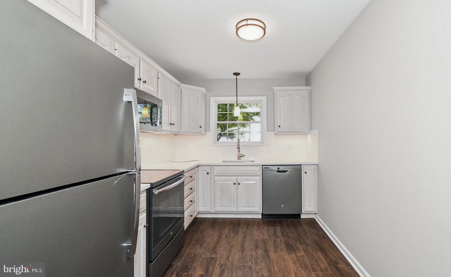 2461 E High St #cre Property Photo 6