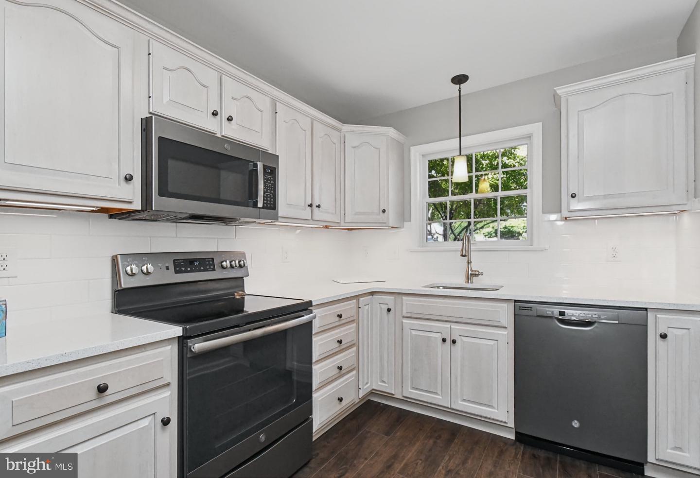 2461 E High St #cre Property Photo 7