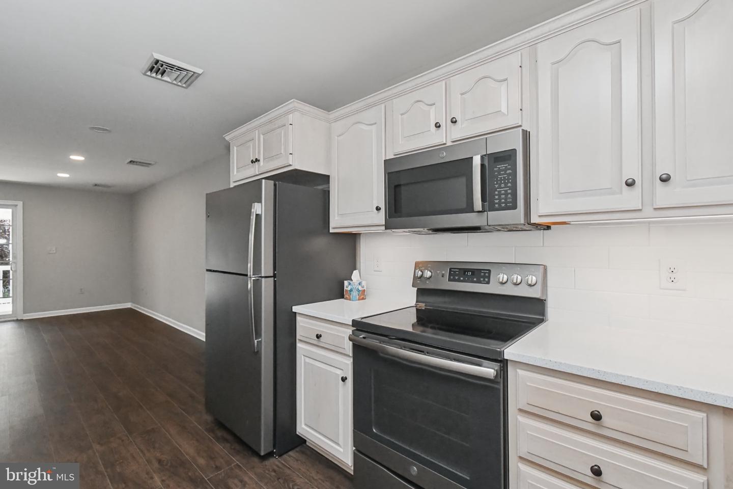 2461 E High St #cre Property Photo 8