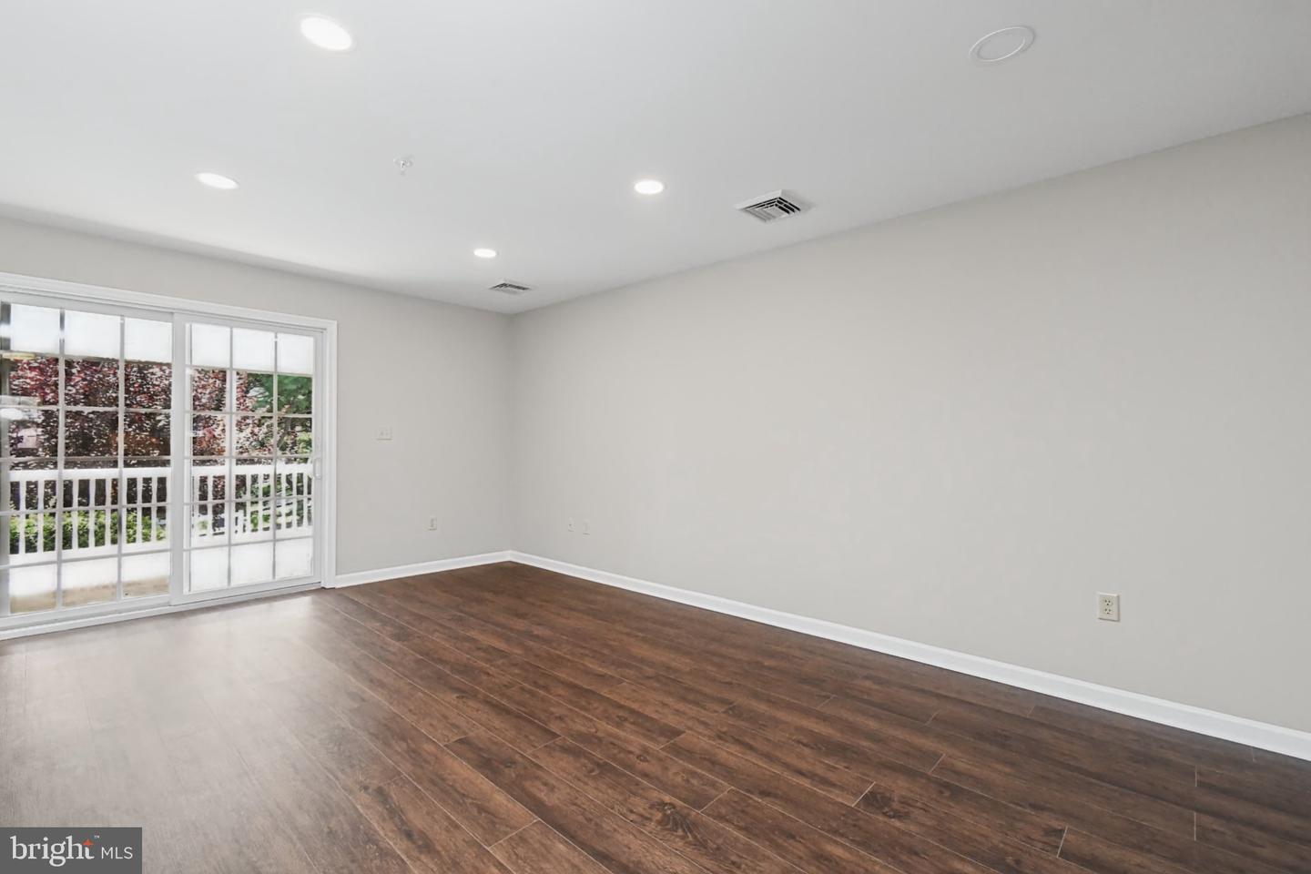 2461 E High St #cre Property Photo 10