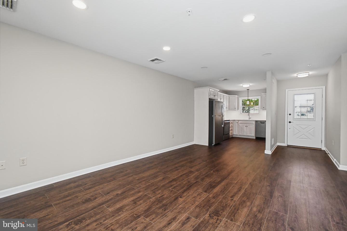 2461 E High St #cre Property Photo 11
