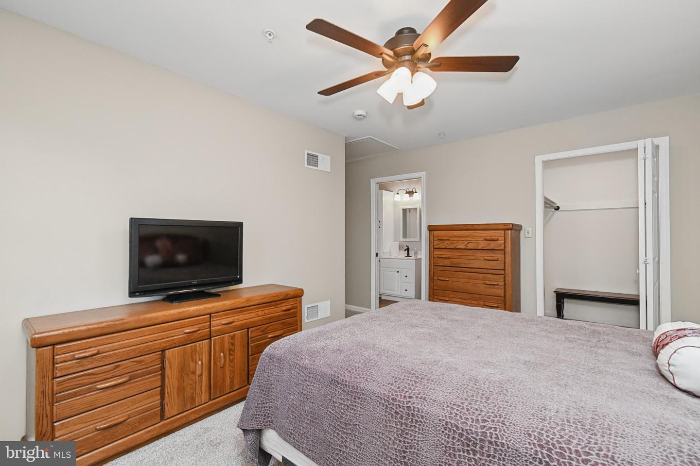 2461 E High St #ch Property Photo 8