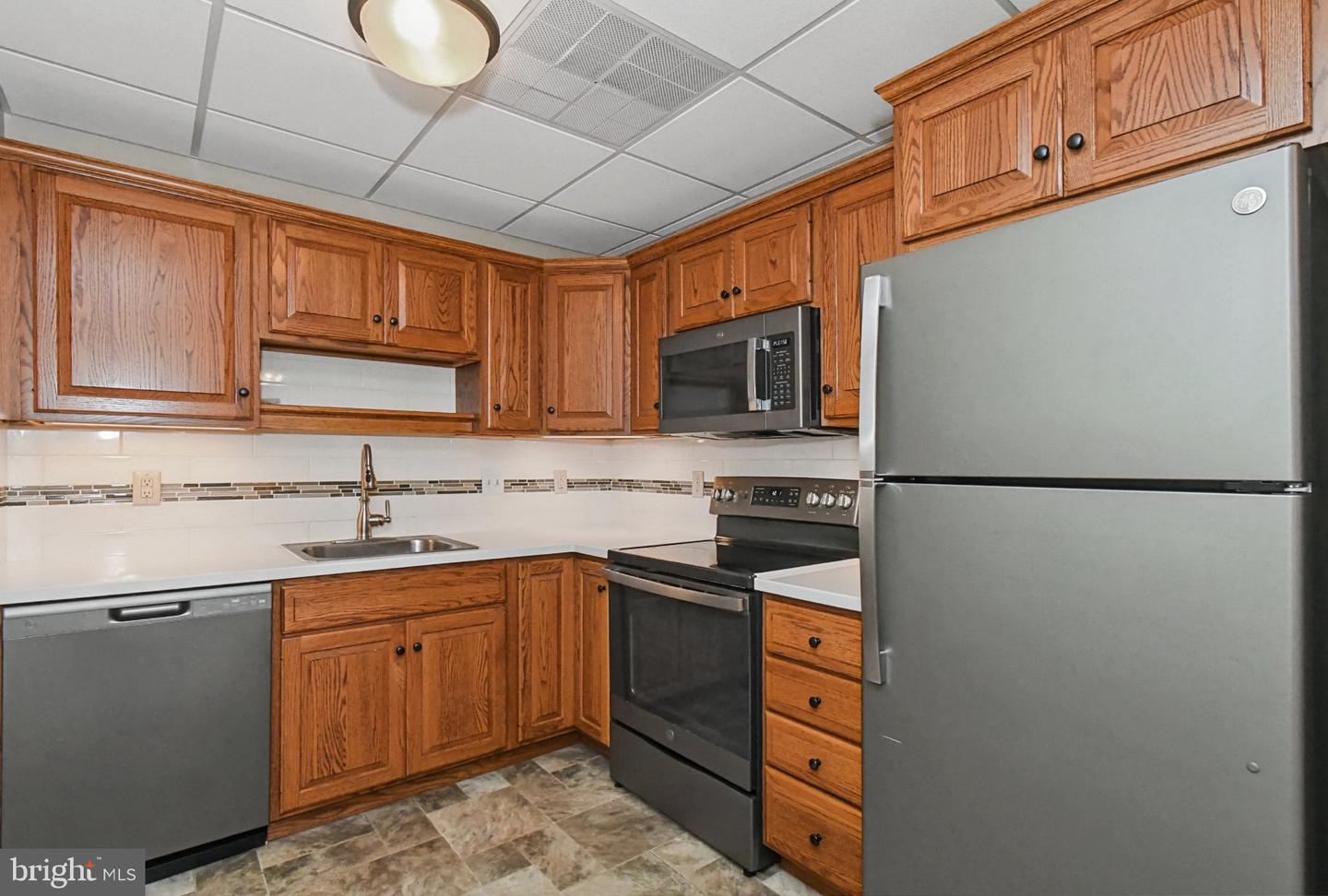 2461 E High St #li Property Photo 9