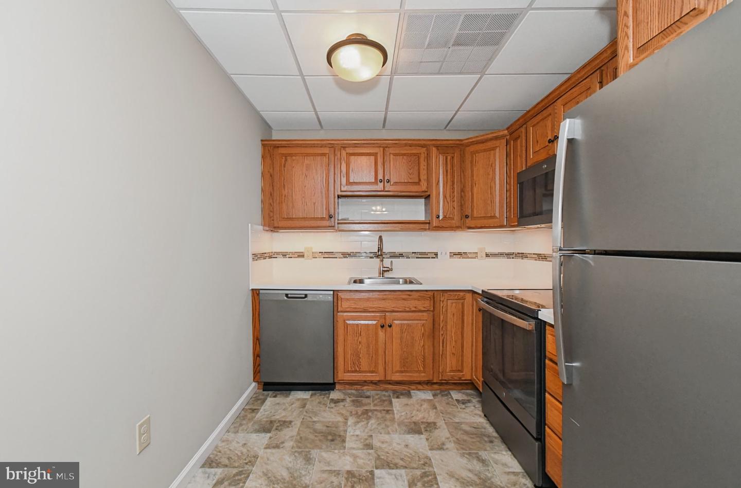 2461 E High St #li Property Photo 10